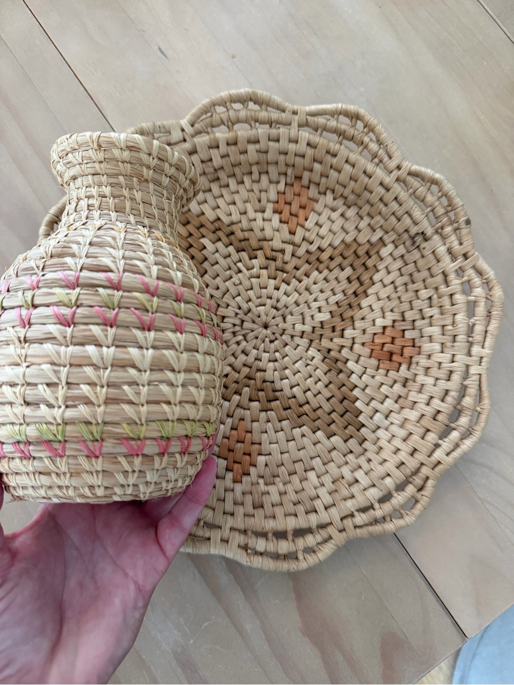 Handwoven Natural Seagrass Decorative round tray and small vase - vintage